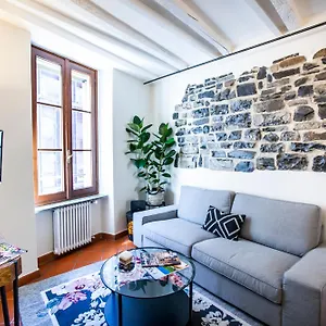 Apartment The Goose House, Como