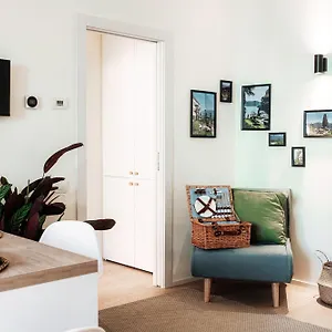 Apartment Shades Of -, Como